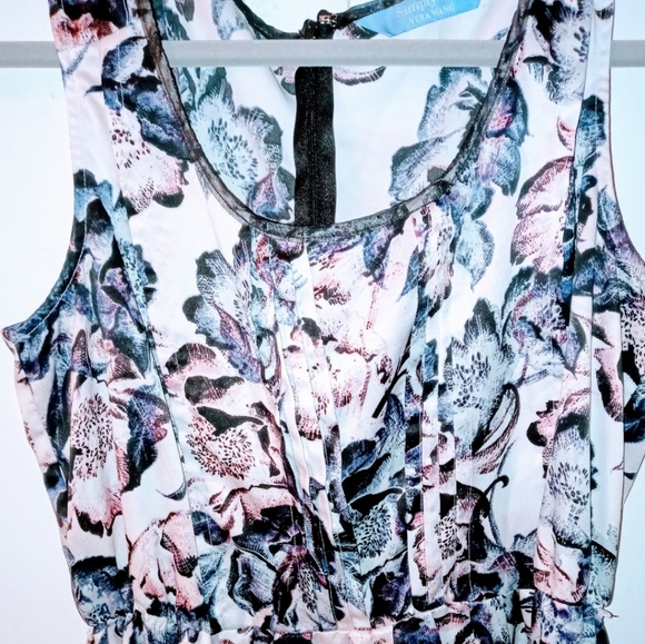 SimplyVeraWang - Picture 11 of 11